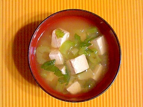 セロリと豆腐の味噌汁♪